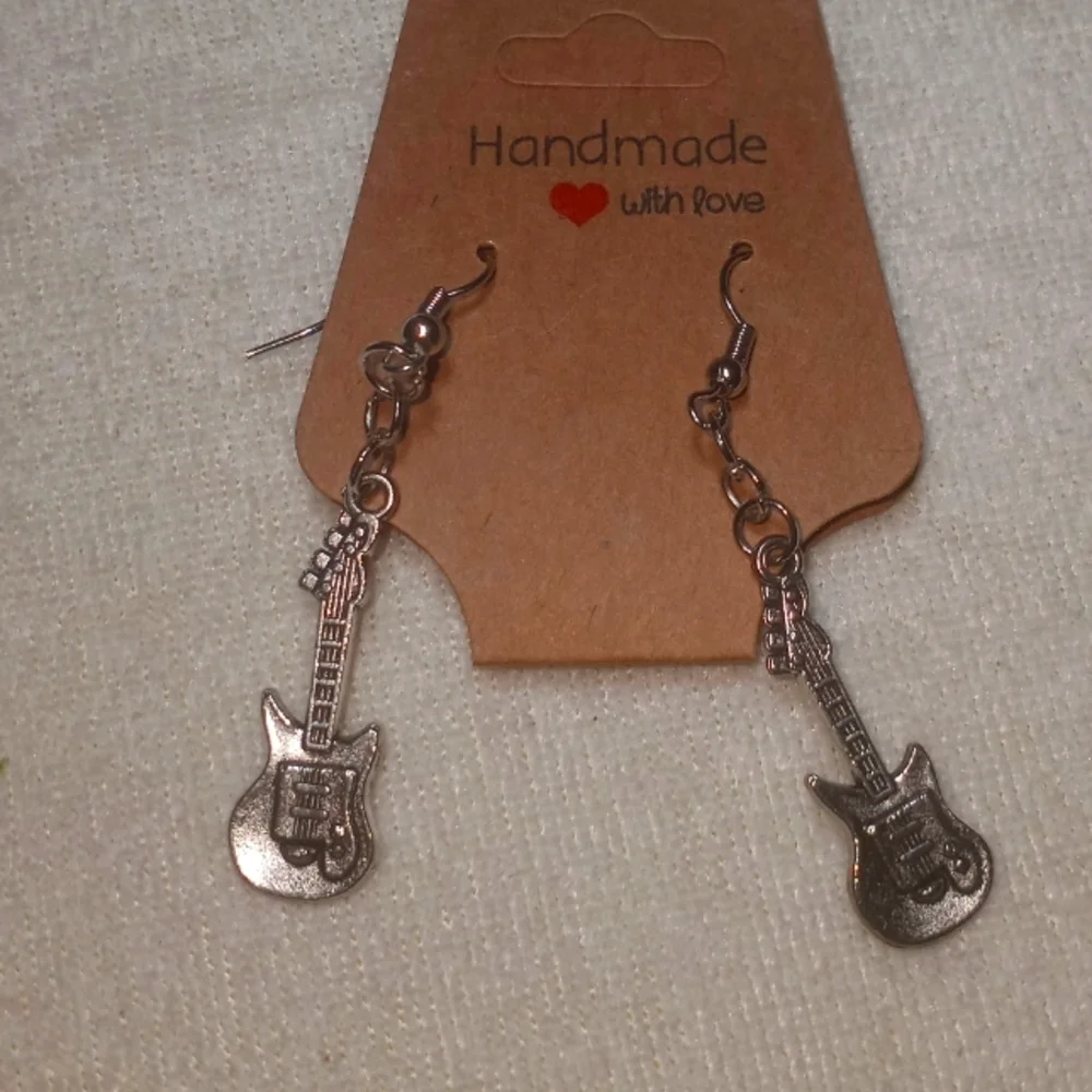 Black and silverl guitar dangle earrings and silver-tone electric guitar pendant